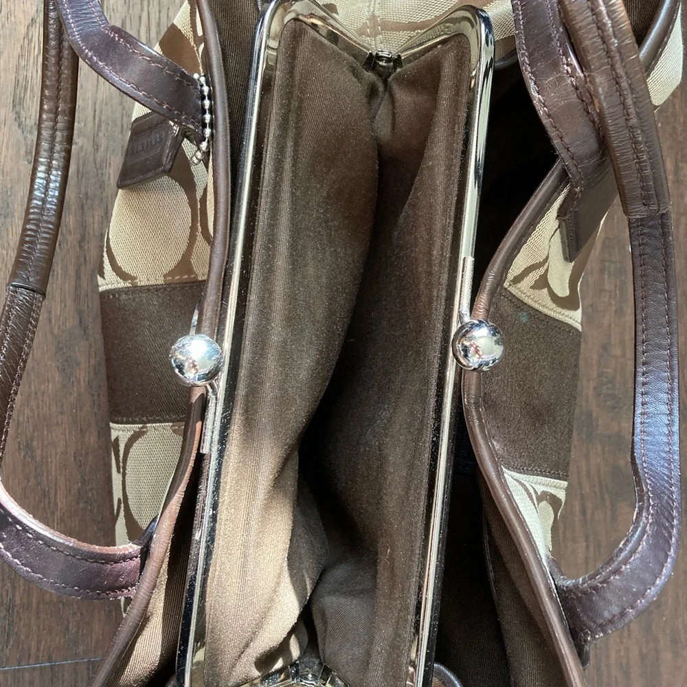Vintage Coach Signature Brown and Cream Bag - Picture 3 of 8